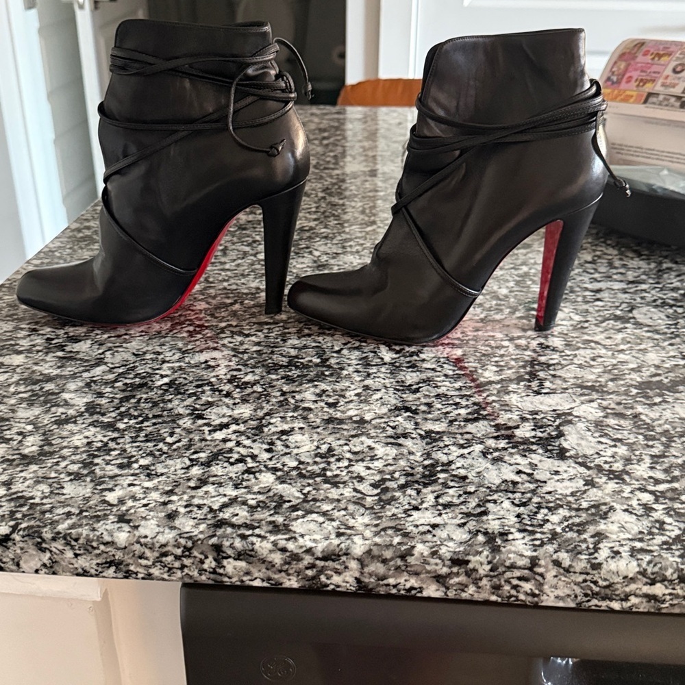 Christian Louboutin Black Leather Lace Up Pointed Toe Ankle Booties Size 41 - Picture 3 of 6